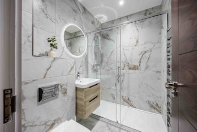 Luxe Coastal Apartament with Garden - Photo 3