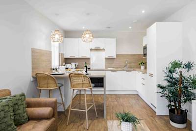Luxe Coastal Apartament with Garden