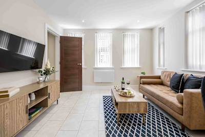 Luxury Coastal Retreat with Style - Photo 3