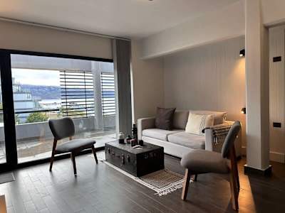 Ushuaia Bayfront Apartment w/ Balcony & Smart TV