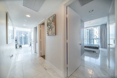 Hallway to towards second bedroom