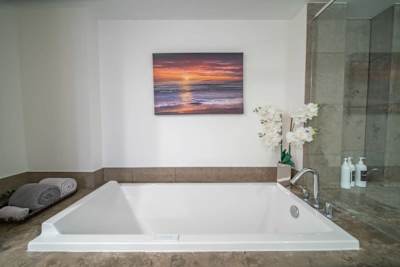 Jacuzzi tub