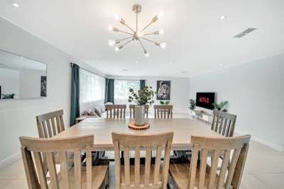 8 people dinning table