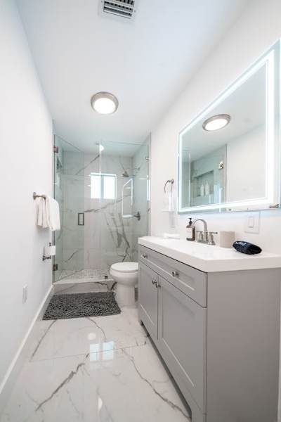 Second in suit bathroom