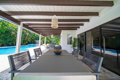Outdoor dinning area