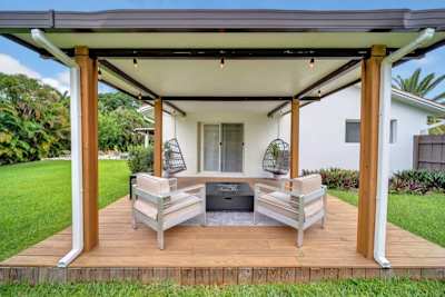 Left wing pergola with a firepit