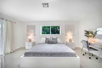 King size tempur-pedic bed