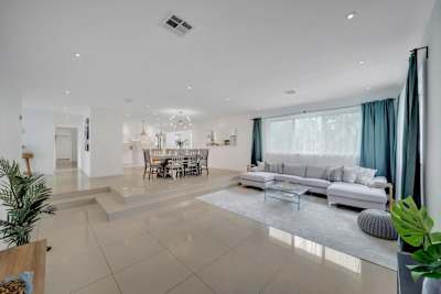 Spacious Luxury Living Room