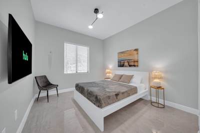 Second bedroom with queen tempur pedic bed