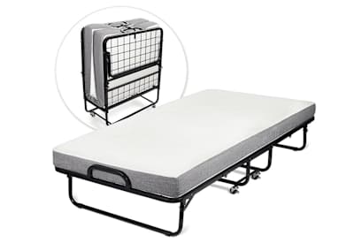 We have two foldable single beds that can be set up to accommodate more people. Please let us know in advance if you need two extra single beds
