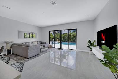 16 feet high ceilings