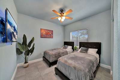 Third bedroom with two twin beds