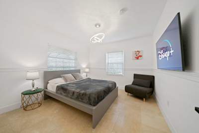 Second bedroom with Smart TV and foldable bed chair