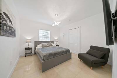 Third Bedroom with queen size bed, and foldable bed