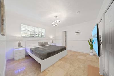 Master Bedroom with king size tempur-pedic bed, private bathroom