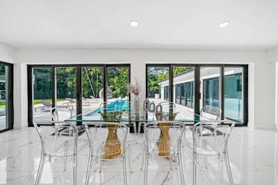 Dining area for 10 guests