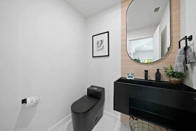 Forth half bathroom