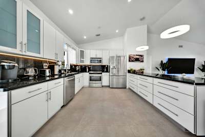 Chef's kitchen, ready for all your culinary needs.