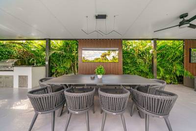 Enjoy outdoor meals in comfort