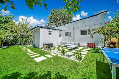 Outdoor comfort meets tropical luxury.
