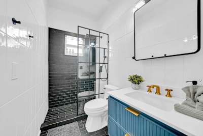 A clean and inviting bathroom designed for comfort and functionality