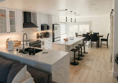 Mira Mesa 4BR: Backyard Cinema, Grills, Pets OK - 3