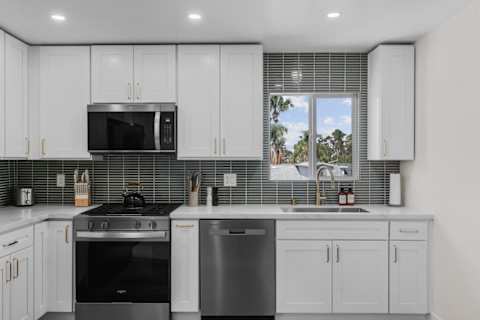 2 Bedrooms | Walkable | Updated | DT South Park - 3
