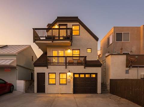 Steps from beach, Newly Renovated! - 2