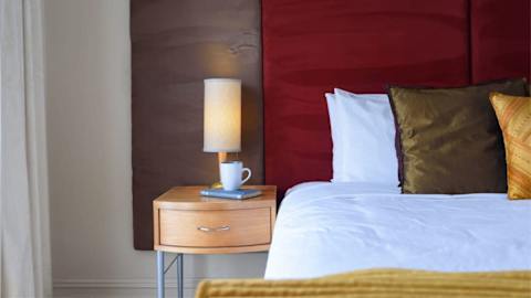 Lakeside Suite 1 + Lakeside Retreat + Spa Bath