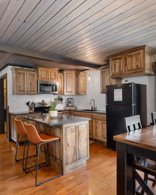 Pool Lodge