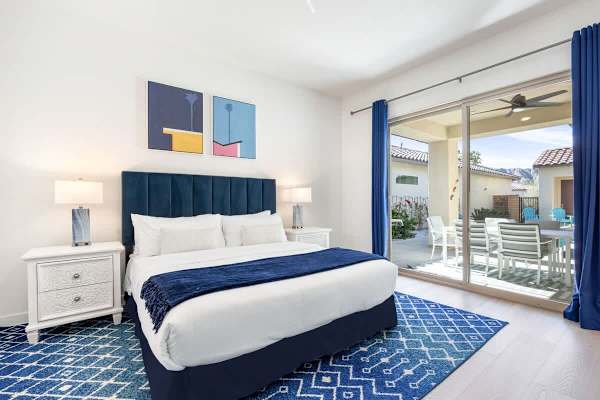 Golfer's Paradise: EV Charger, Private Pool & Putting