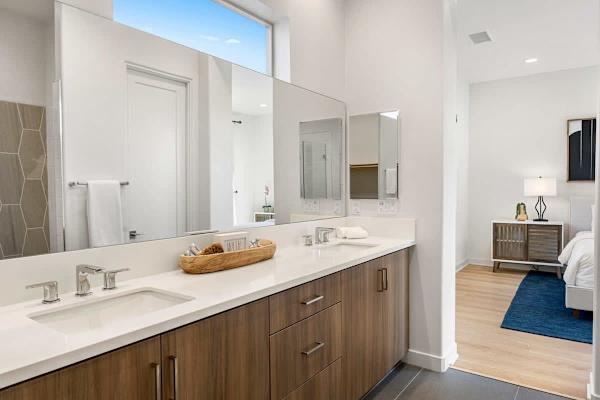 Master Suite Bathroom.