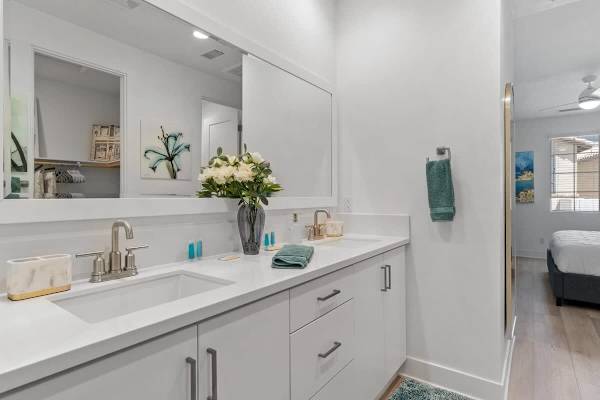 Suite Bathroom