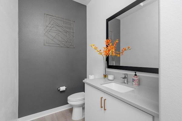 Bathroom featuring contemporary fixtures and elegant details.