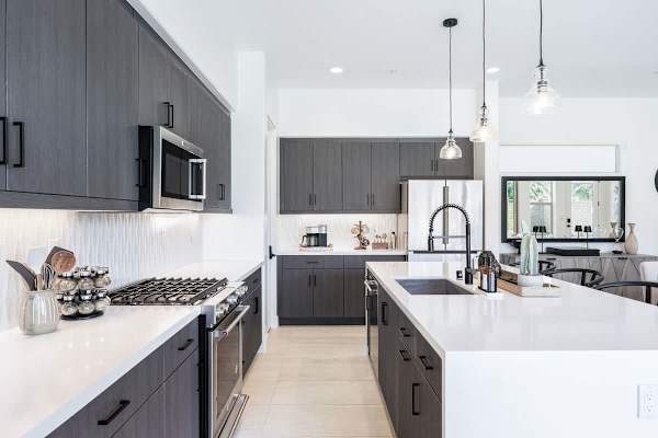 Fully equipped kitchen, just bring your favorite recipes and start cooking!