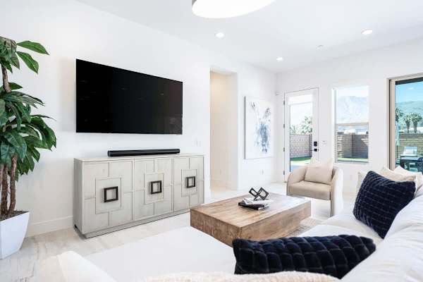 Bright living Room with a TV to watch your favorite series.
