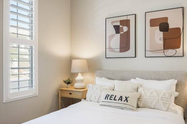 Perfect bedroom with a queen bed, relax and have a good night's sleep.