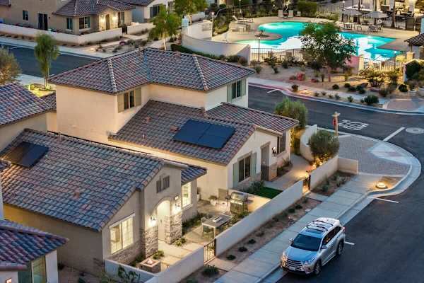 Front view of this lovely house.