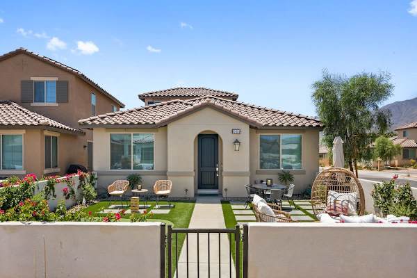 Front view of your perfect La Quinta stay!