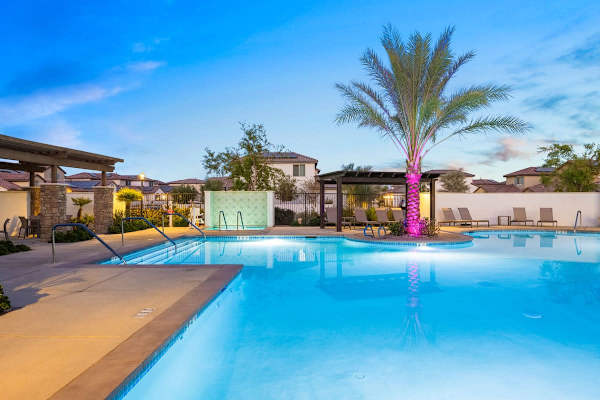 Relax inside the warm spa with high pressure jets!