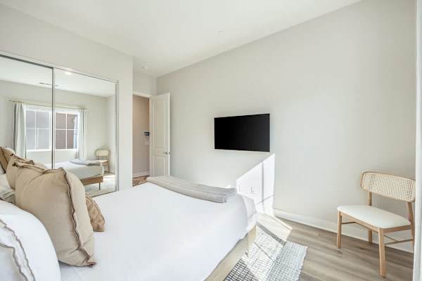Second bedroom with golf course views and its own TV.