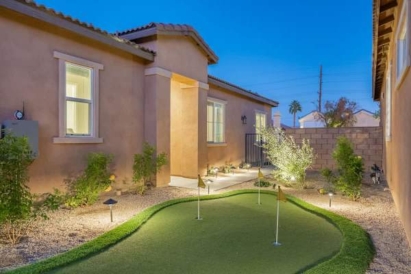 The putting green lights up by evening to ensure your enjoyment isn't interrupted.