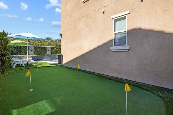 4-Hole Putting Green