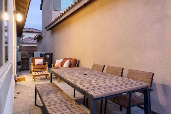 Enjoy breakfast, lunch, or dinner in the fresh air at the patio.