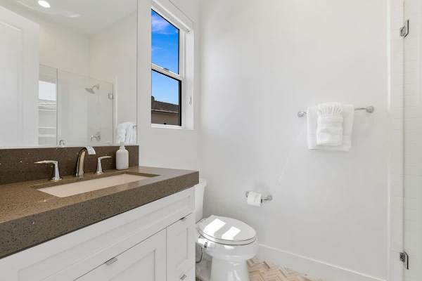 Full bathroom 4 designed with style.