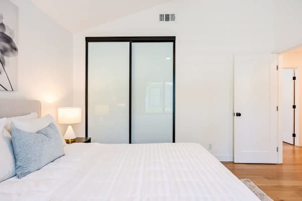 Suite 2 Reach-In Closet