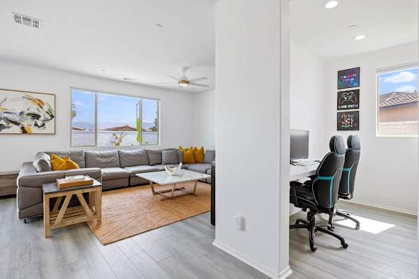 Right across the living room you’ll find an open space for gaming or remote working.