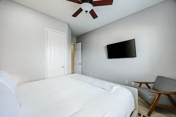 Comfortable guest bedroom for extra privacy in Bedroom 4.