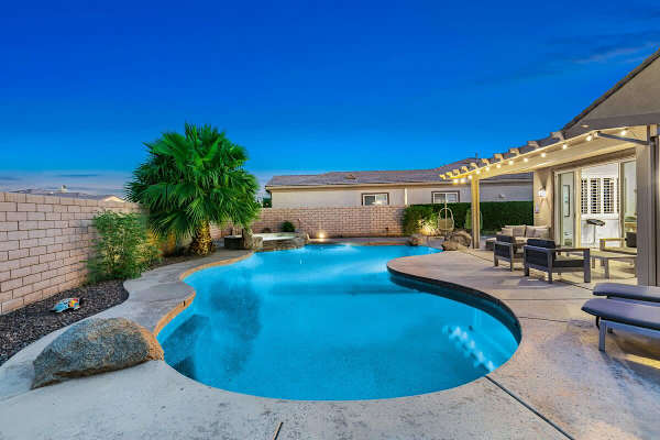 Terra Sol: Pool, Spa & Lakefront Serenity