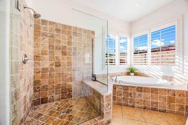 Cozy bathroom made for relaxing baths.